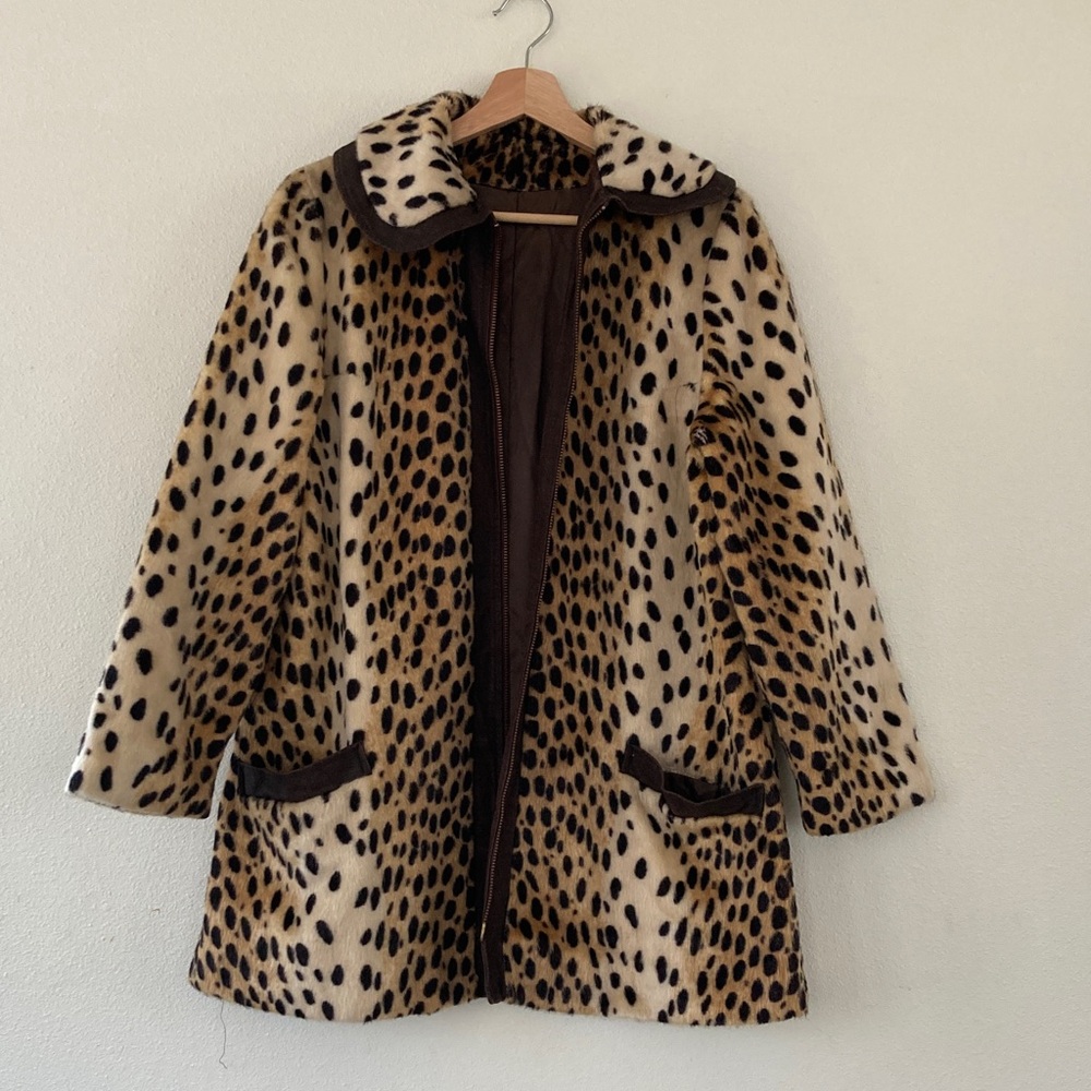 VINTAGE | 1960's 1970's Aleutian Faux Fur Leopard 🐆 print coat size Large
